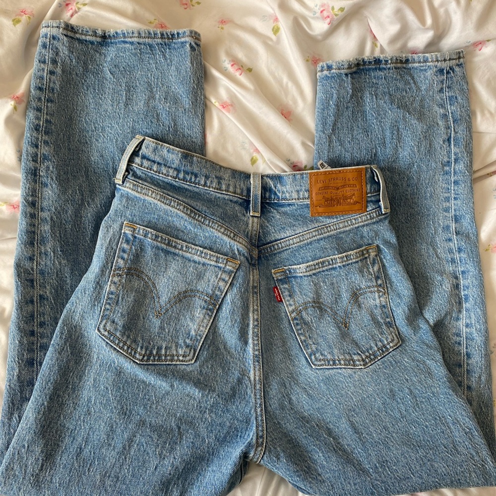 SOLD Levi’s ribcage ultra high rise light wash jeans
